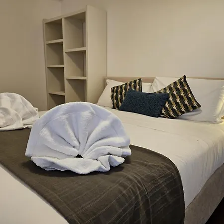 Apartment Be Your - Barbarella's *