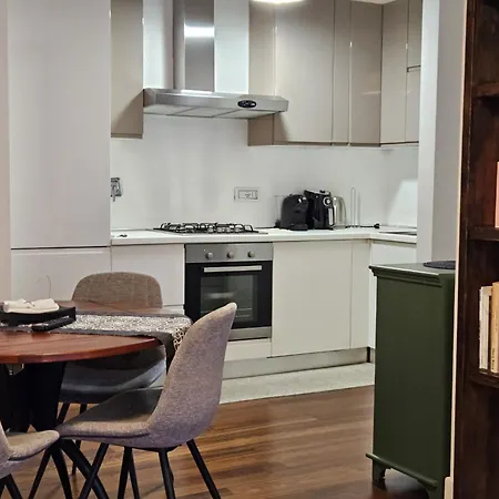 Apartment Be Your - Barbarella's *
